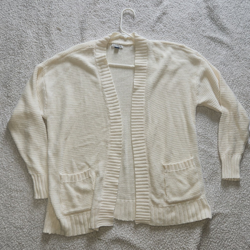 AMERICAN EAGLE Cream Cardigan Sweater. Cotton blend. Womens size M. EUC